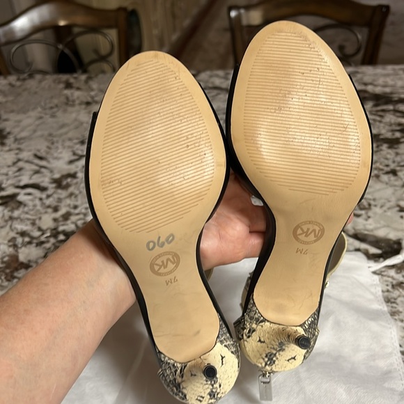 Michael Kors leather heels size 7 - Picture 9 of 13